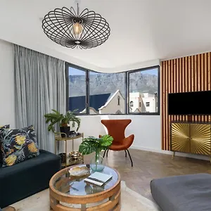 https://tuynhuys-city-centre-iconic-view-of-table-mountain.hotels-capetown.com